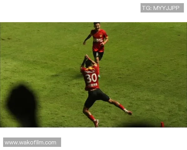 快评丨中超冠军抢夺“过山车”,谁能最终“问鼎中原”? 快评丨中超冠军抢夺“过山车”,谁能最终“问鼎中原”?